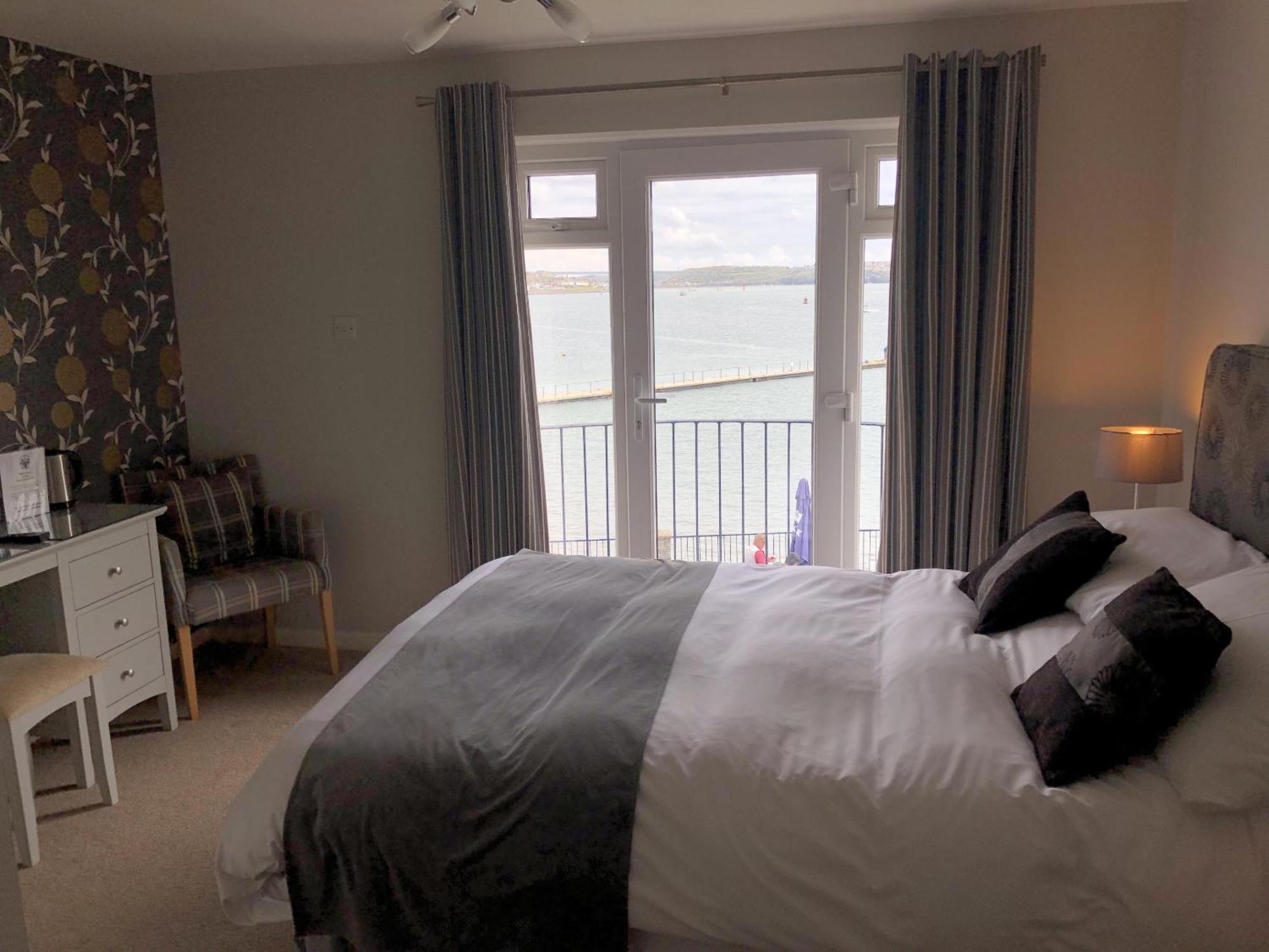 Ferry House Inn Milford Haven Habitación foto